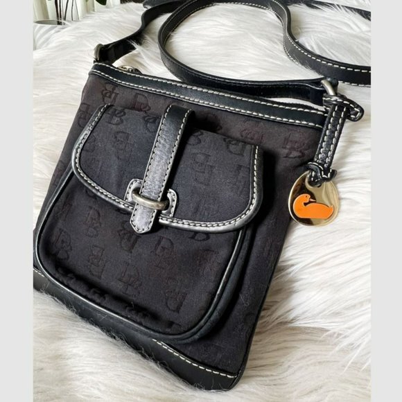 DOONEY & BOURKE Black Crossbody Letter Carrier Shoulder Handbag - Picture 3 of 16
